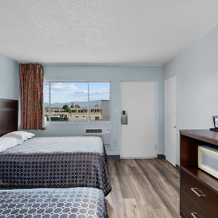 Holiday Lodge Wenatchee Bagian luar foto