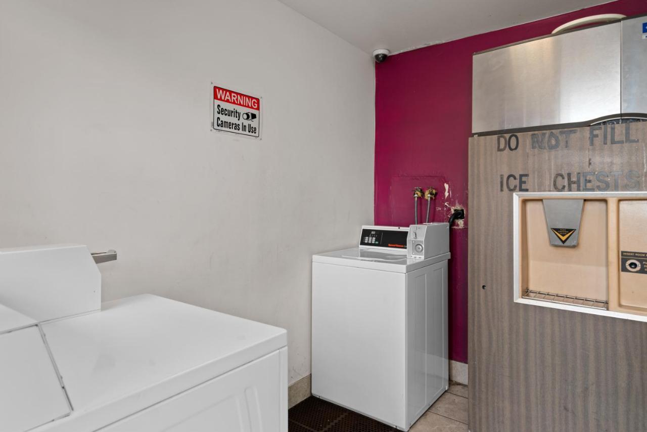 Holiday Lodge Wenatchee Bagian luar foto