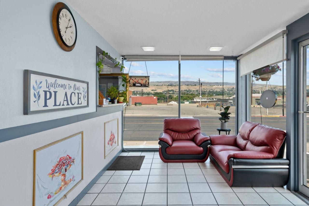 Holiday Lodge Wenatchee Bagian luar foto