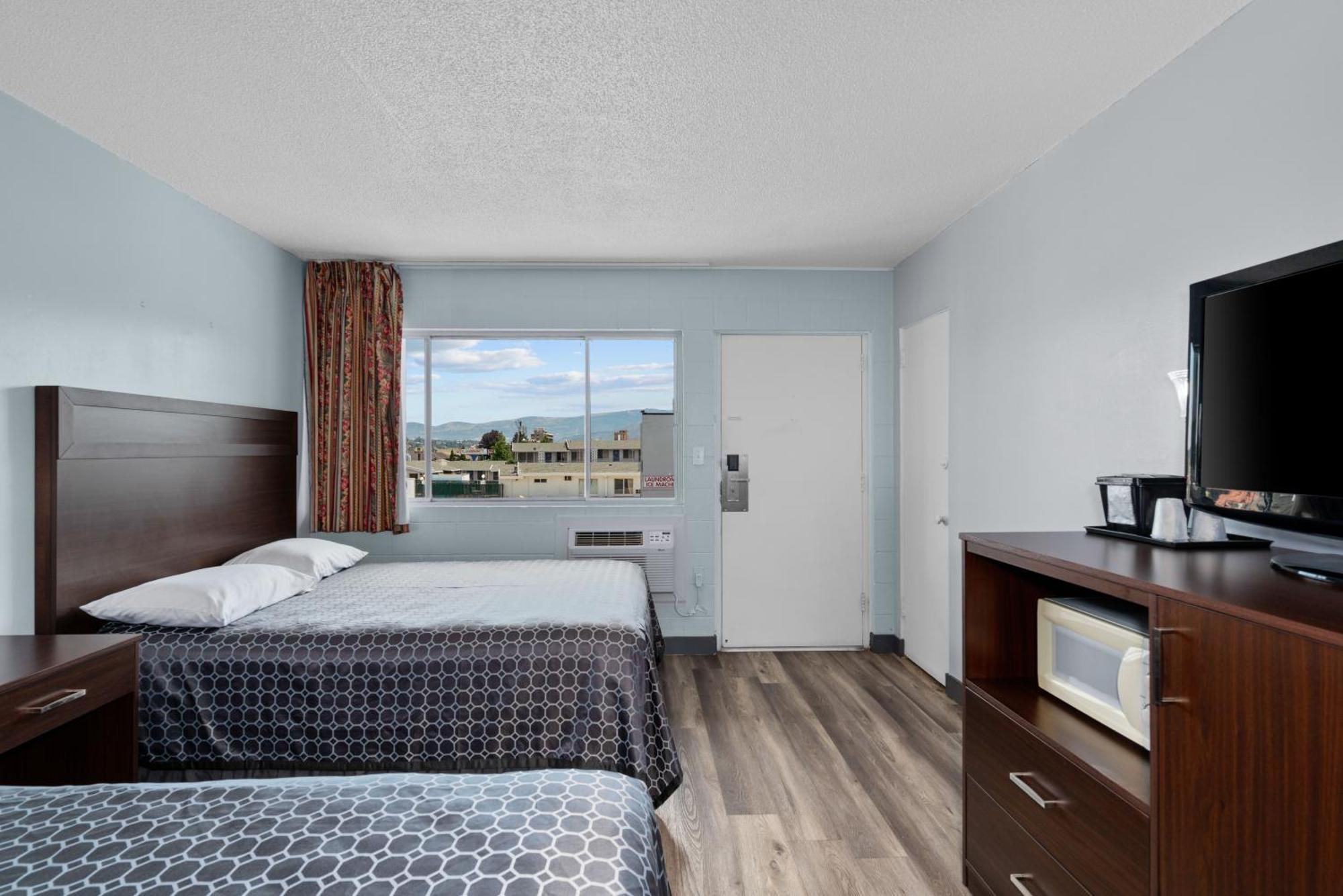 Holiday Lodge Wenatchee Bagian luar foto