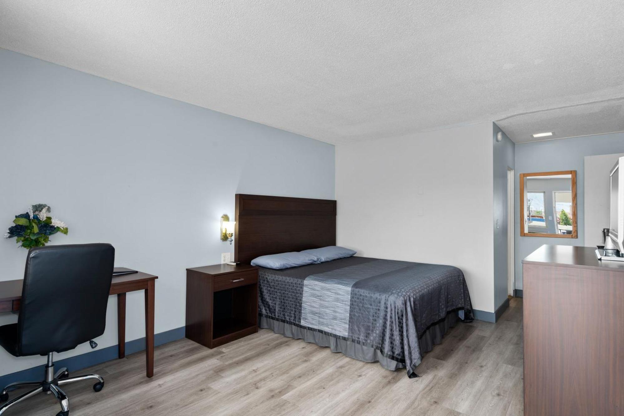 Holiday Lodge Wenatchee Bagian luar foto