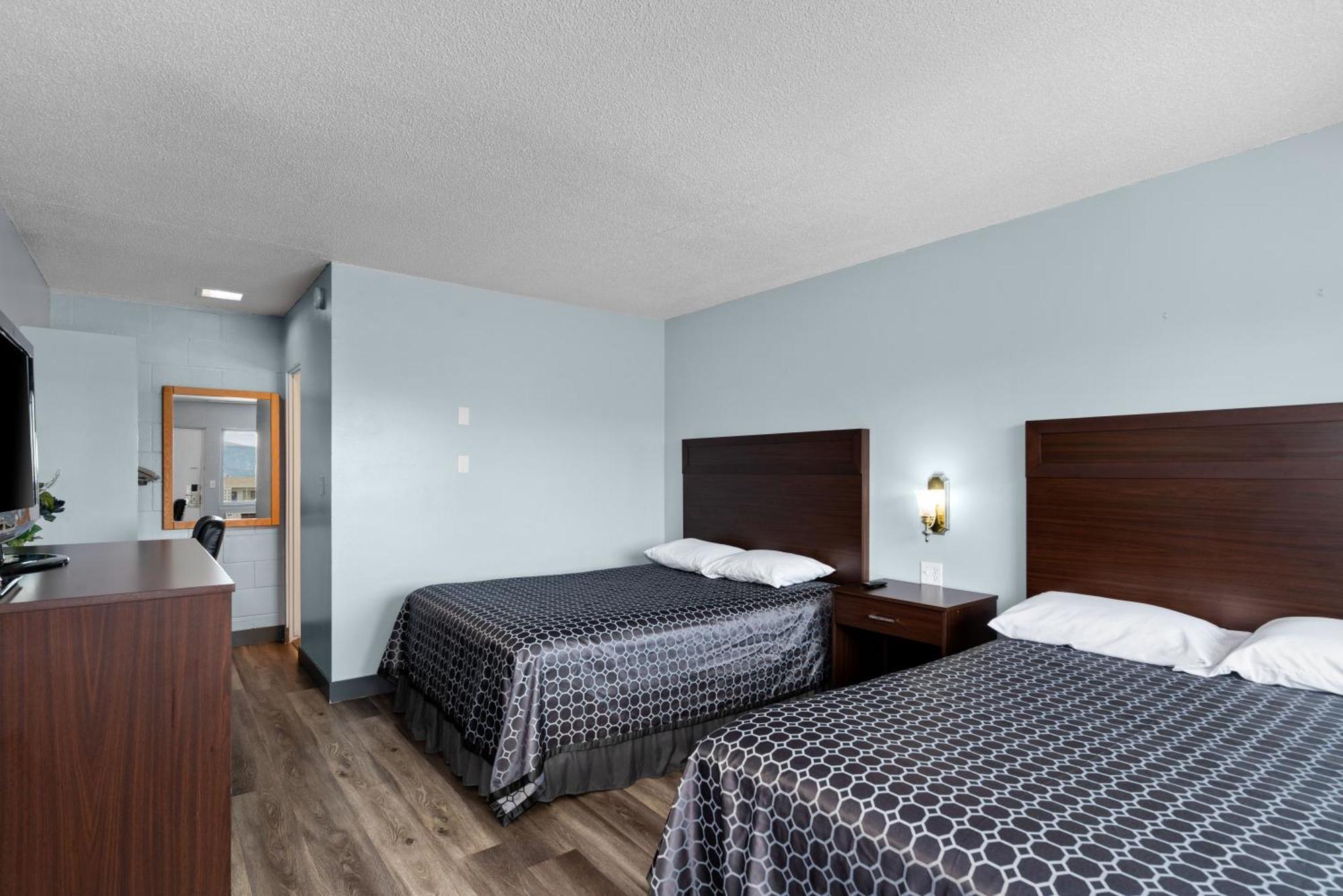Holiday Lodge Wenatchee Bagian luar foto