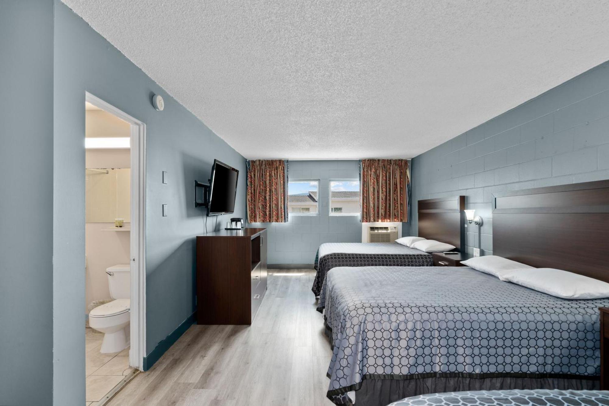 Holiday Lodge Wenatchee Bagian luar foto