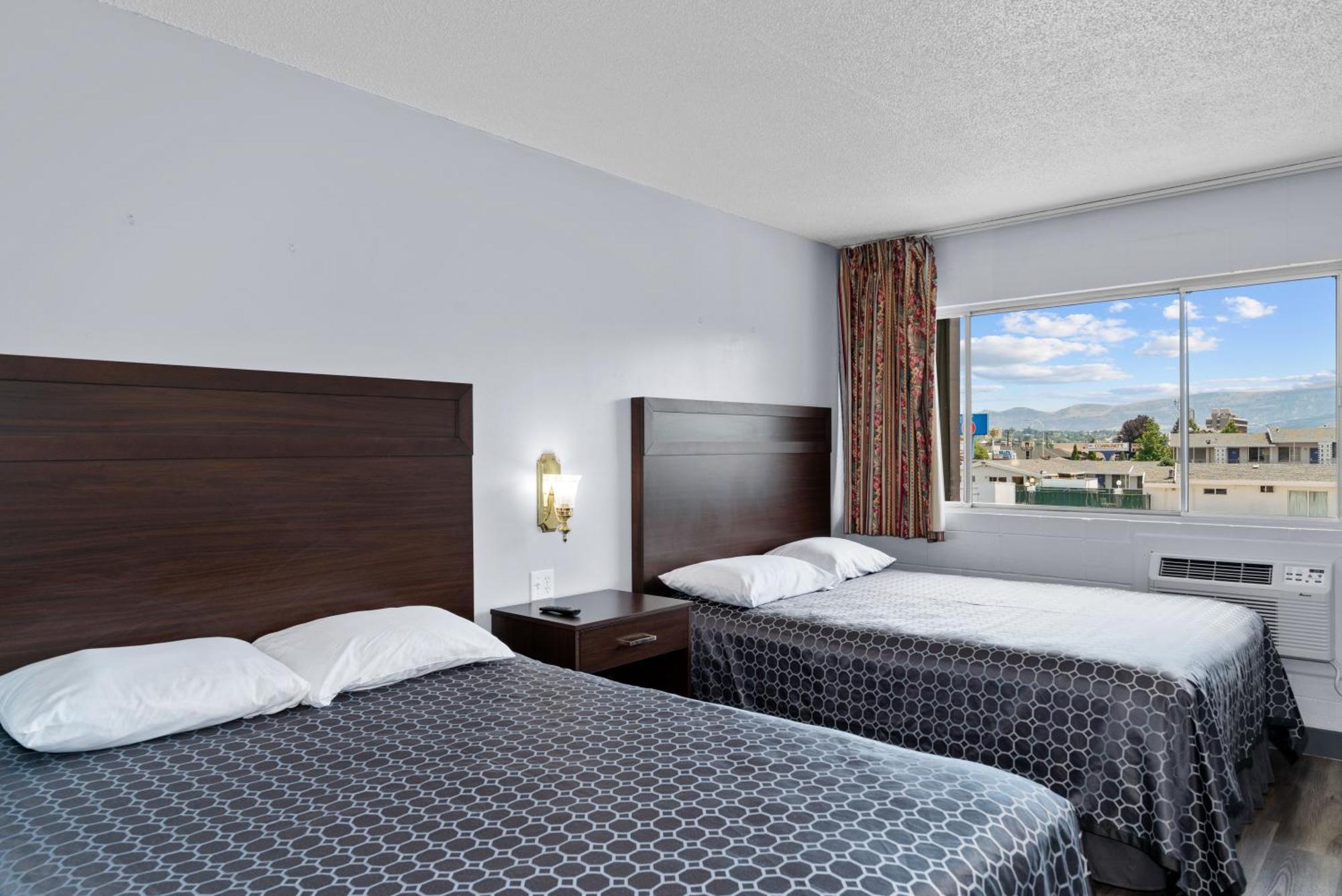 Holiday Lodge Wenatchee Bagian luar foto