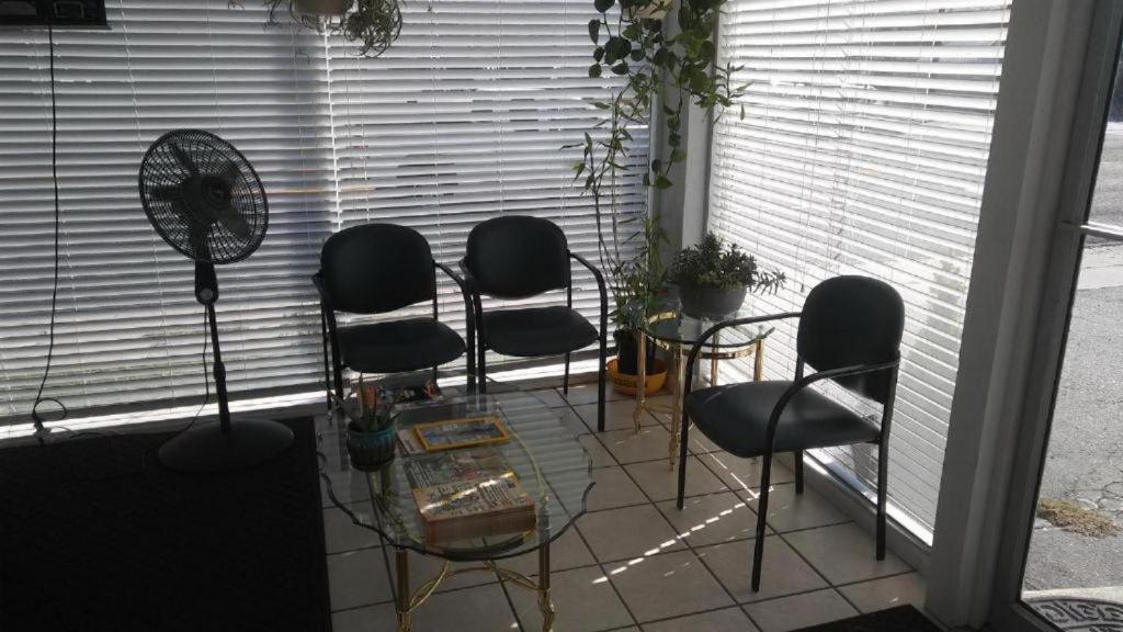 Holiday Lodge Wenatchee Bagian luar foto