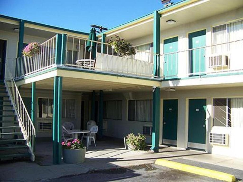 Holiday Lodge Wenatchee Bagian luar foto