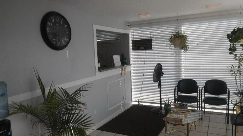 Holiday Lodge Wenatchee Bagian luar foto